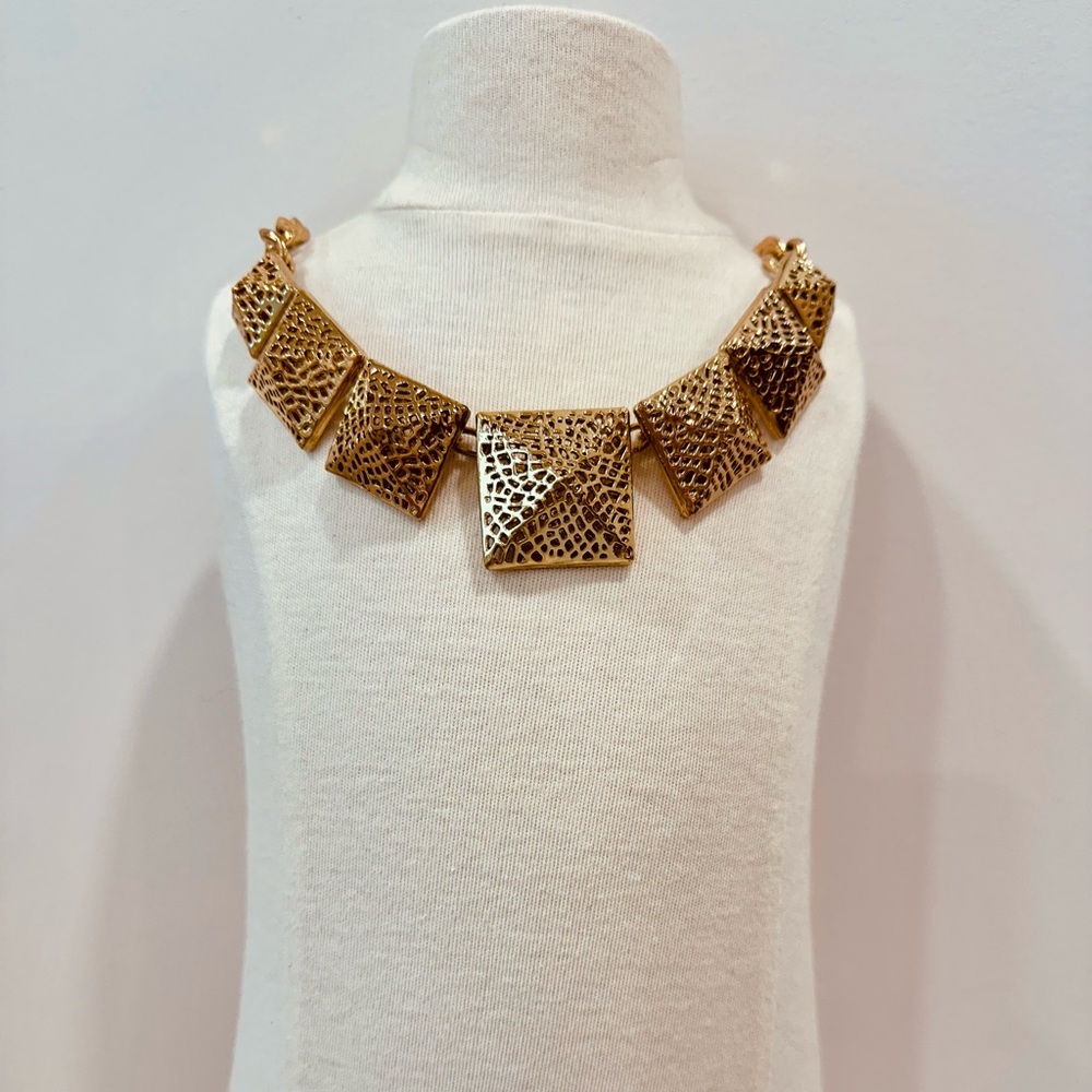 BCBGMAXAZRIA Gold-Tone Statement Necklace & Bracelet Set Perfect for Holidays - Picture 5 of 9